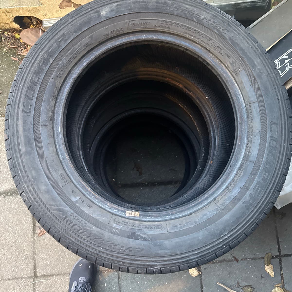 Fjögur Cooper dekk