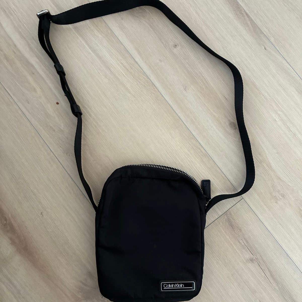 Calvin Klein hliðartaska