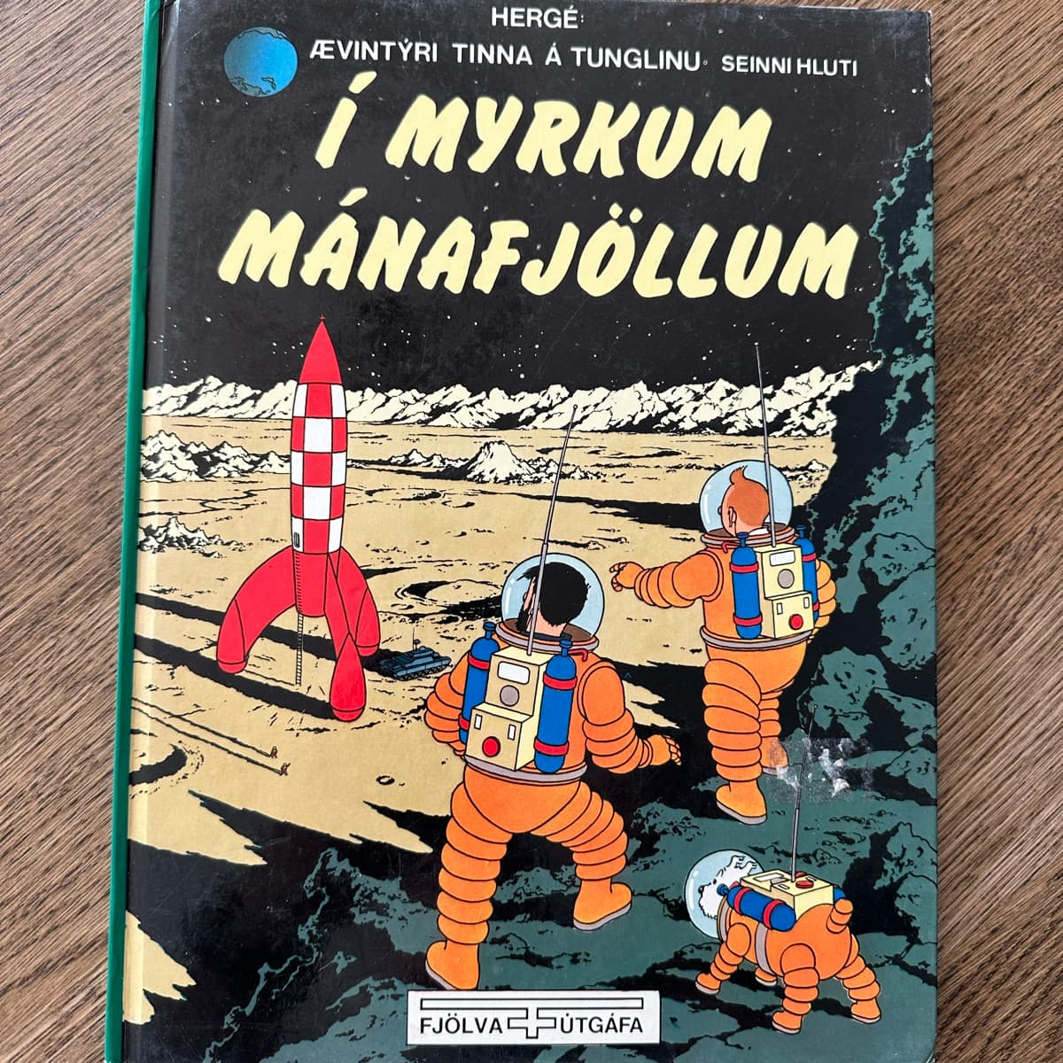 Í myrkum mánafjöllum - Tinna bók