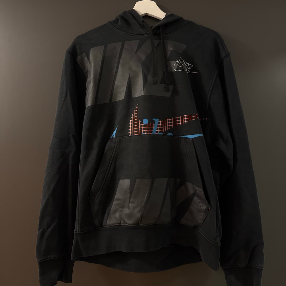 Nike hettupeysa