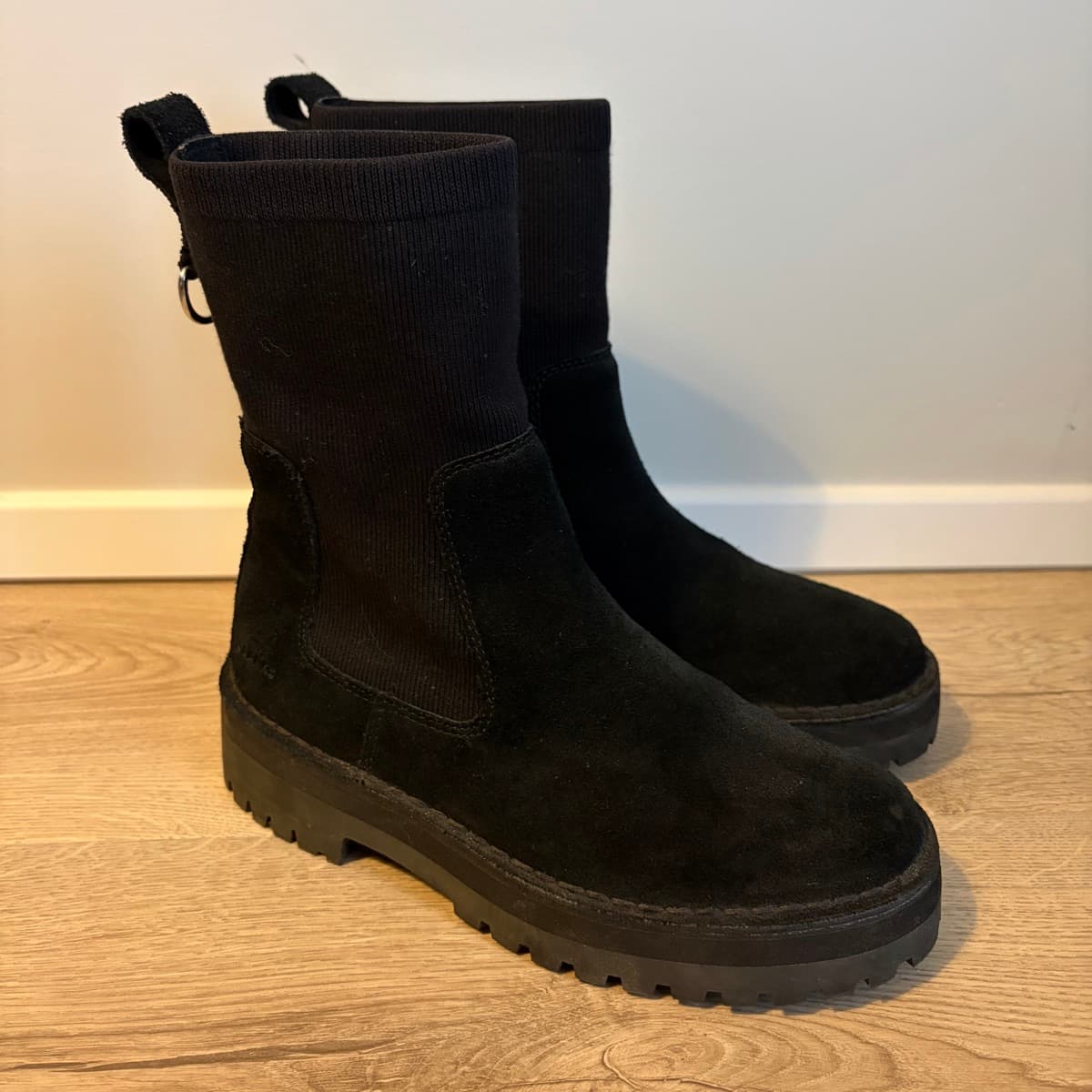 Clarks rúskinnsstígvél
