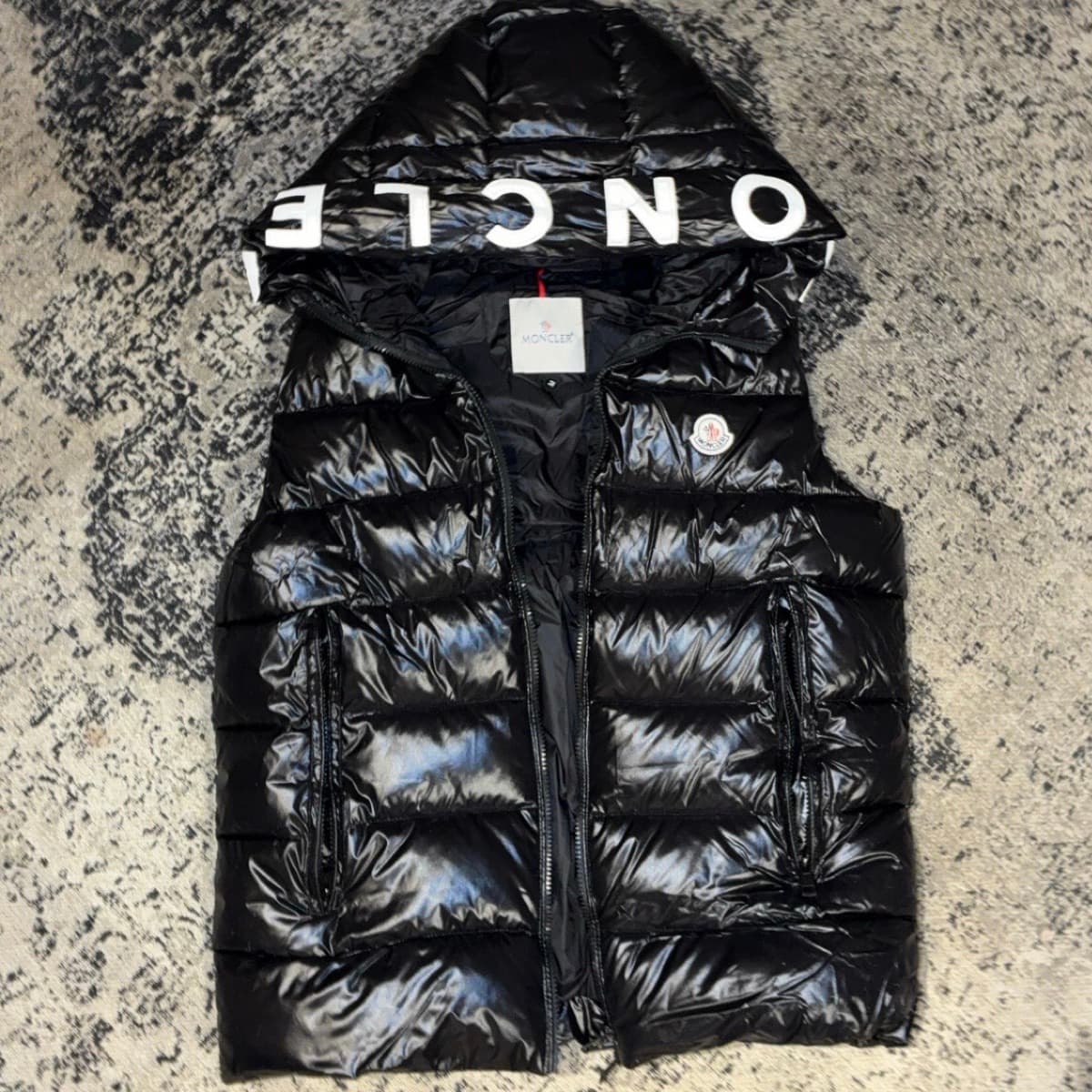 Moncler dúnvesti með hettu