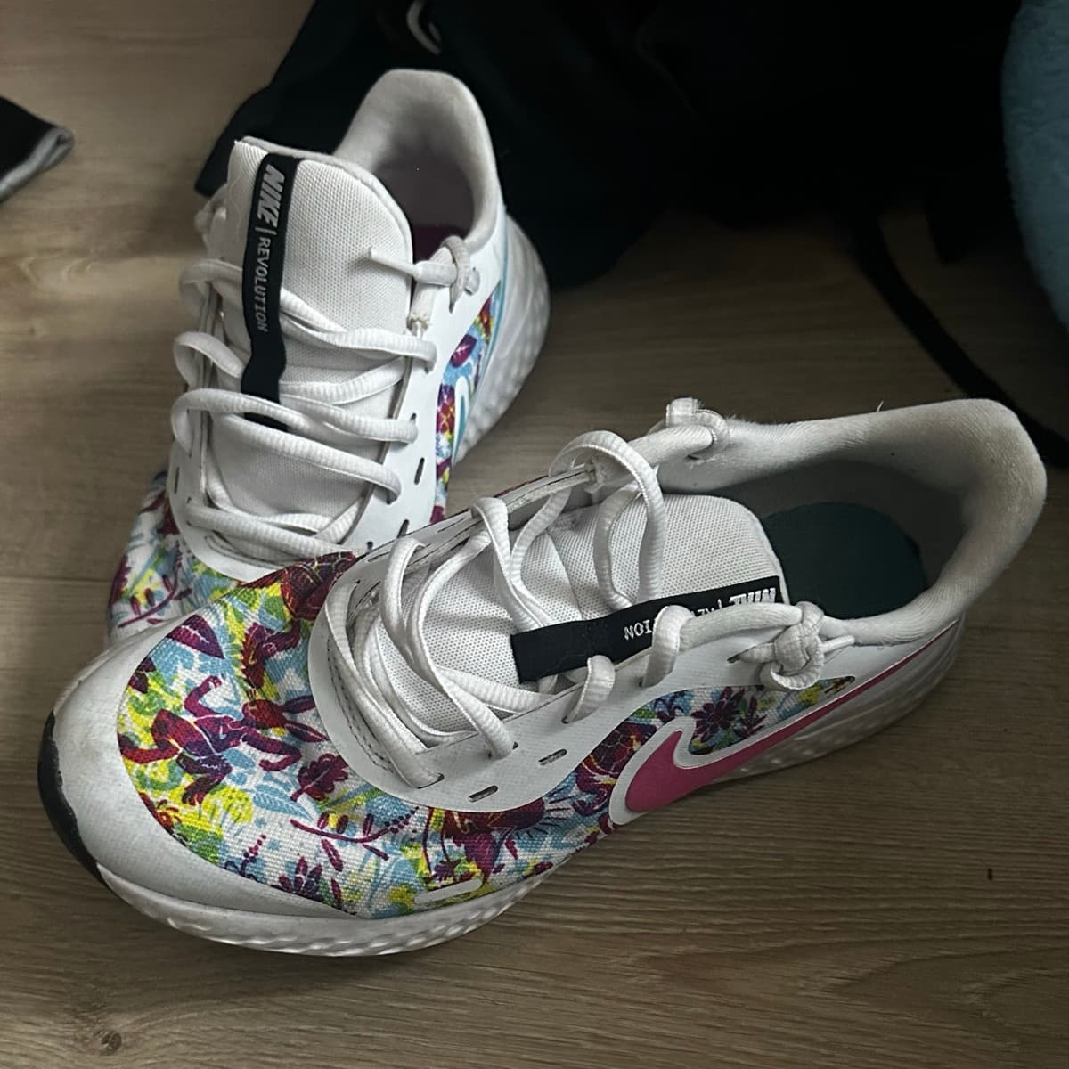 Nike Revolution strigaskór