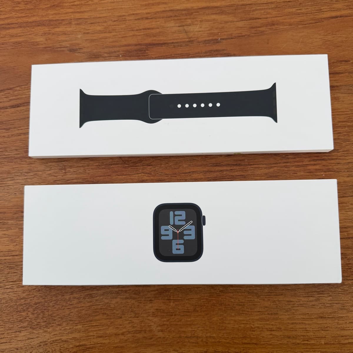 Ónotað Apple Watch SE 2nd Gen GPS 44 mm - Svart Sport Loop ól