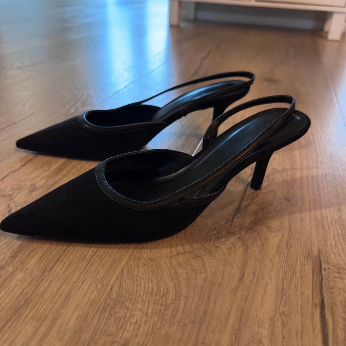Svartir slingback hælar