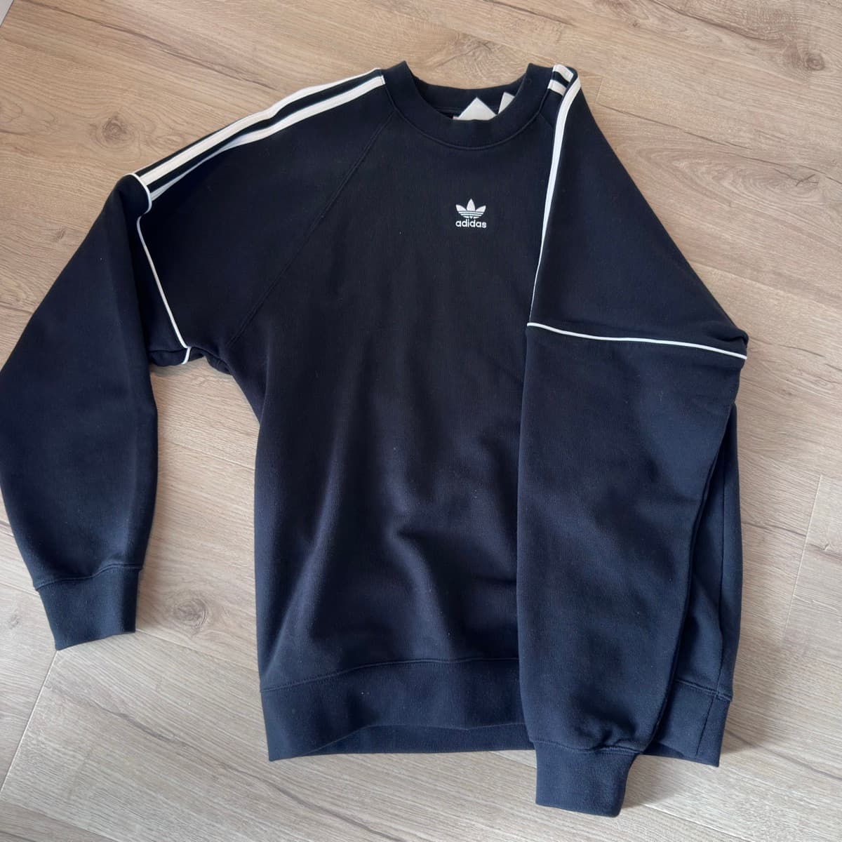 Adidas peysa