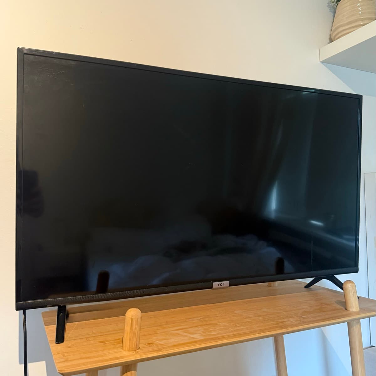 TCL sjónvarp 40” Smart TV – 40ES560
