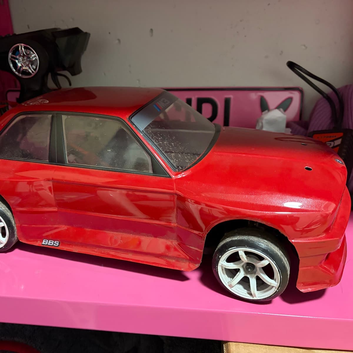Fjarstýrður BMW driftbíll