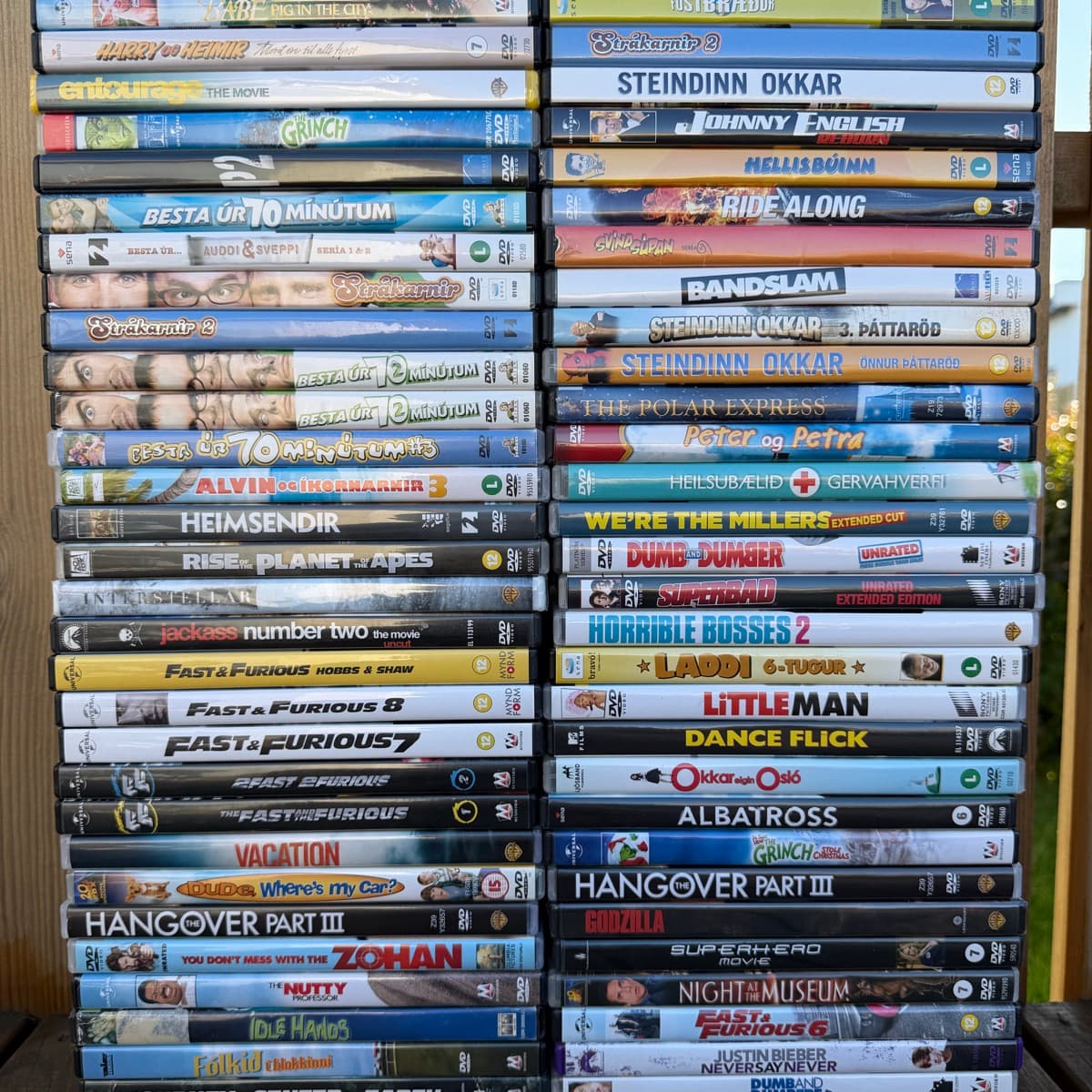64 DVD diskar seljast allir saman