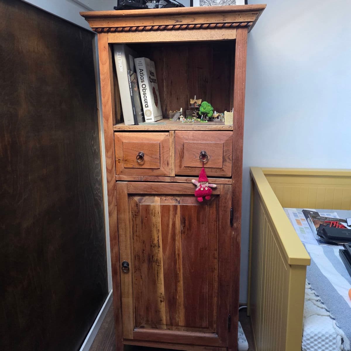 Tréskápur / cupboard