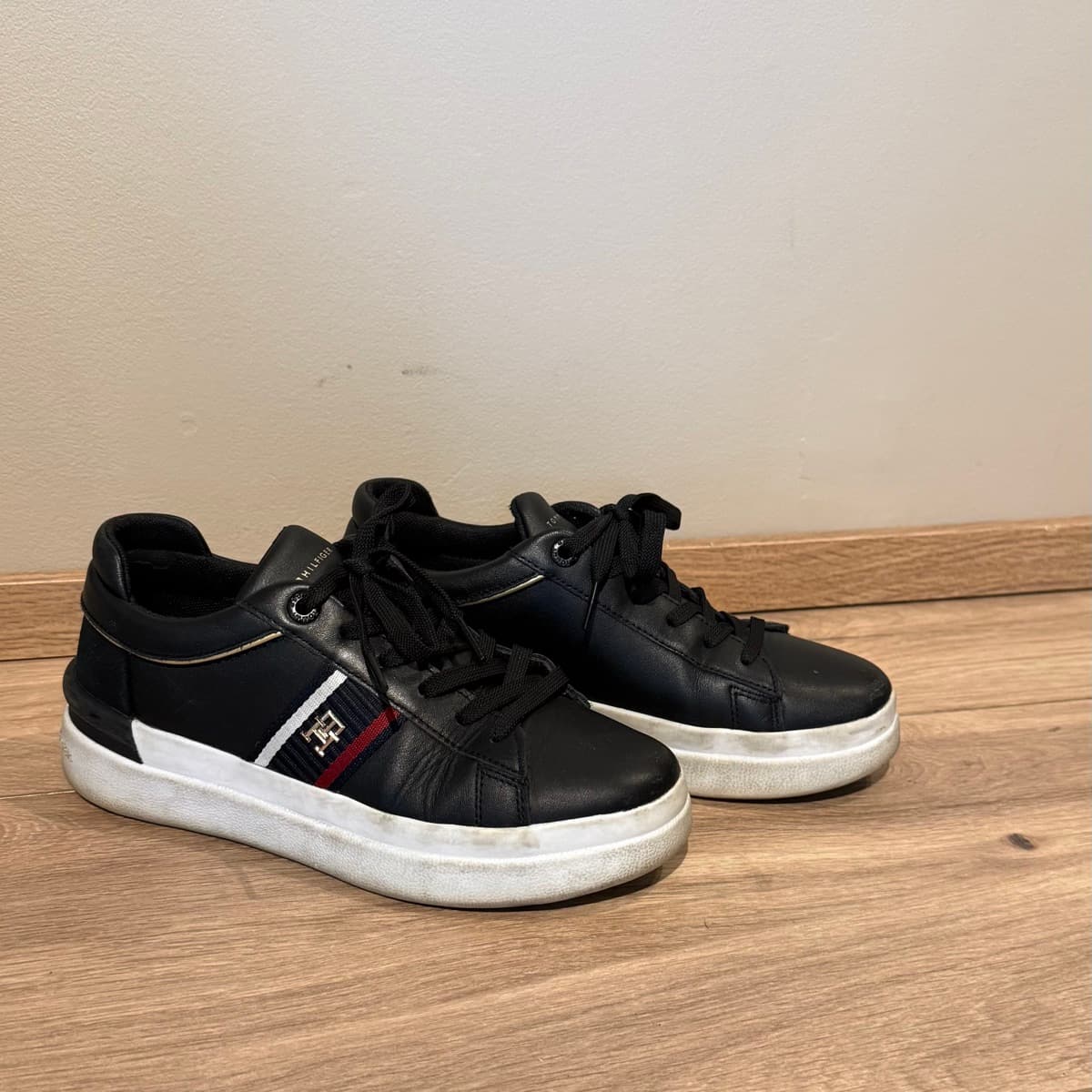 Tommy Hilfiger strigaskór
