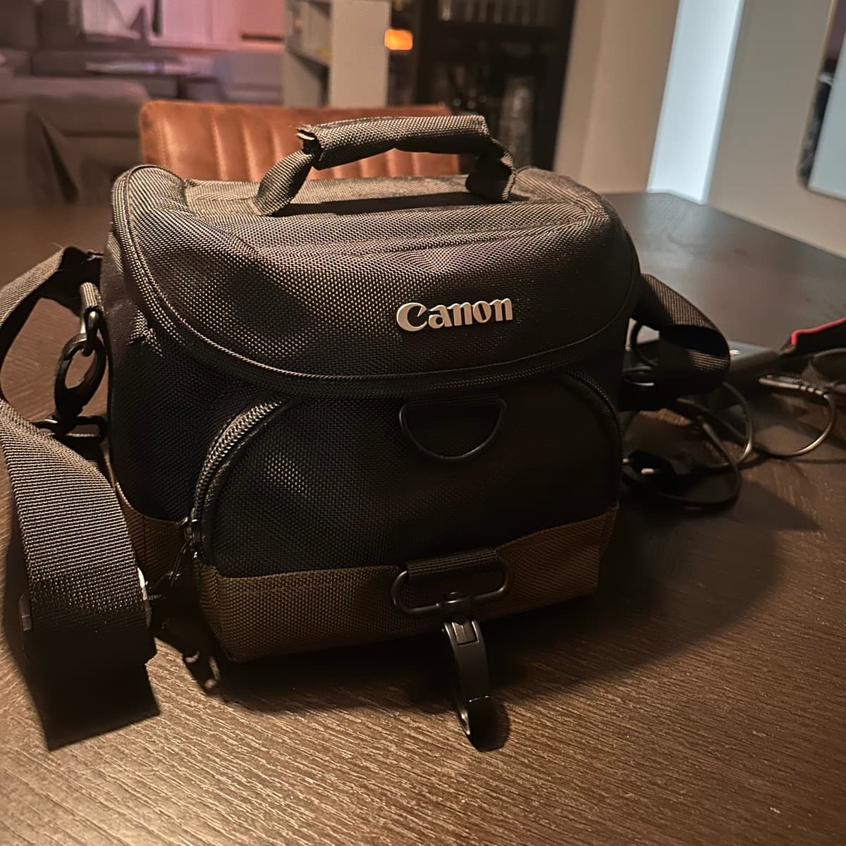 Canon EOS 1300D myndavél