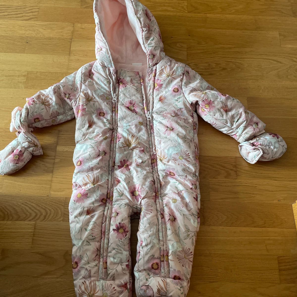 Next Baby blómamynstraður kuldagalli