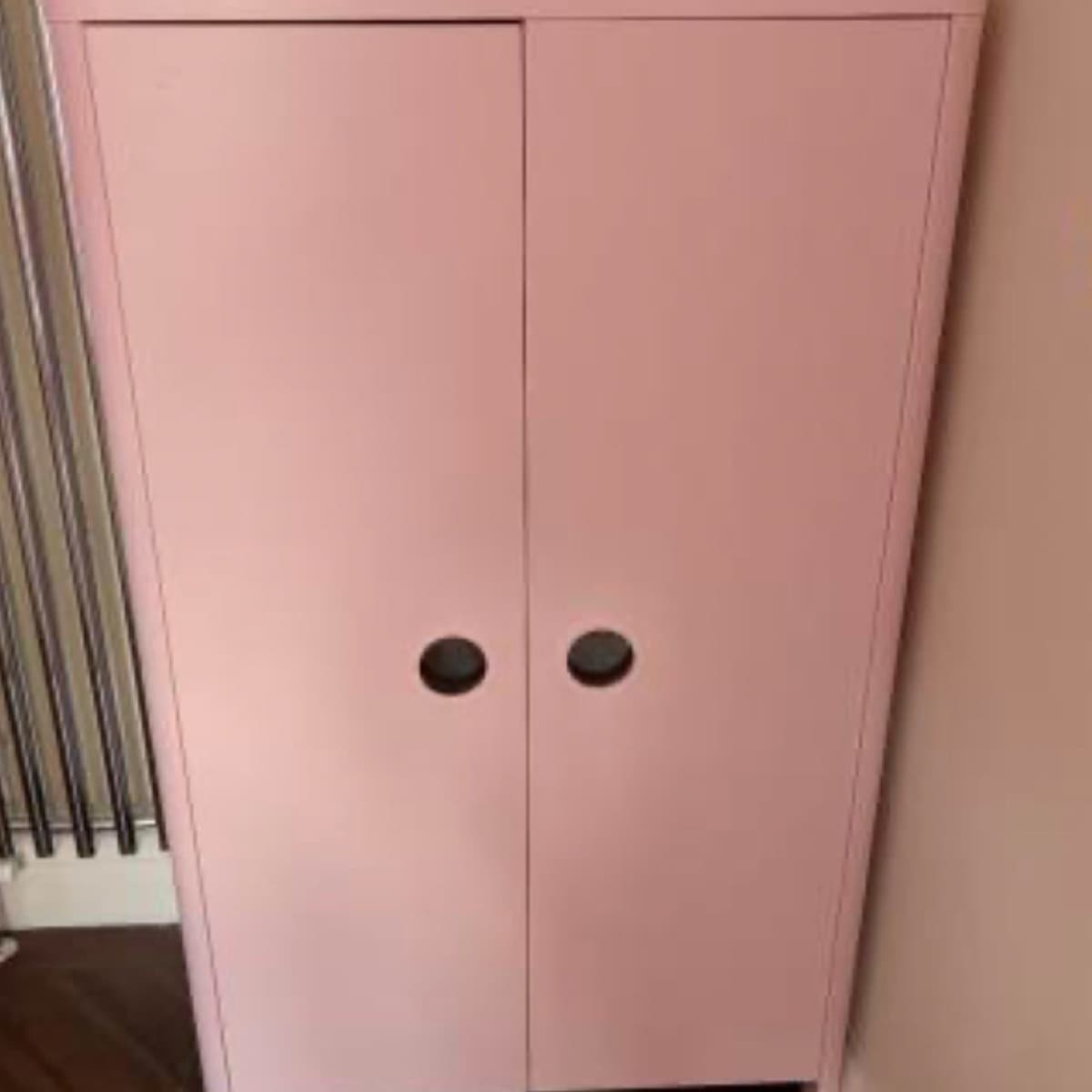 IKEA BUSUNGE fataskápur