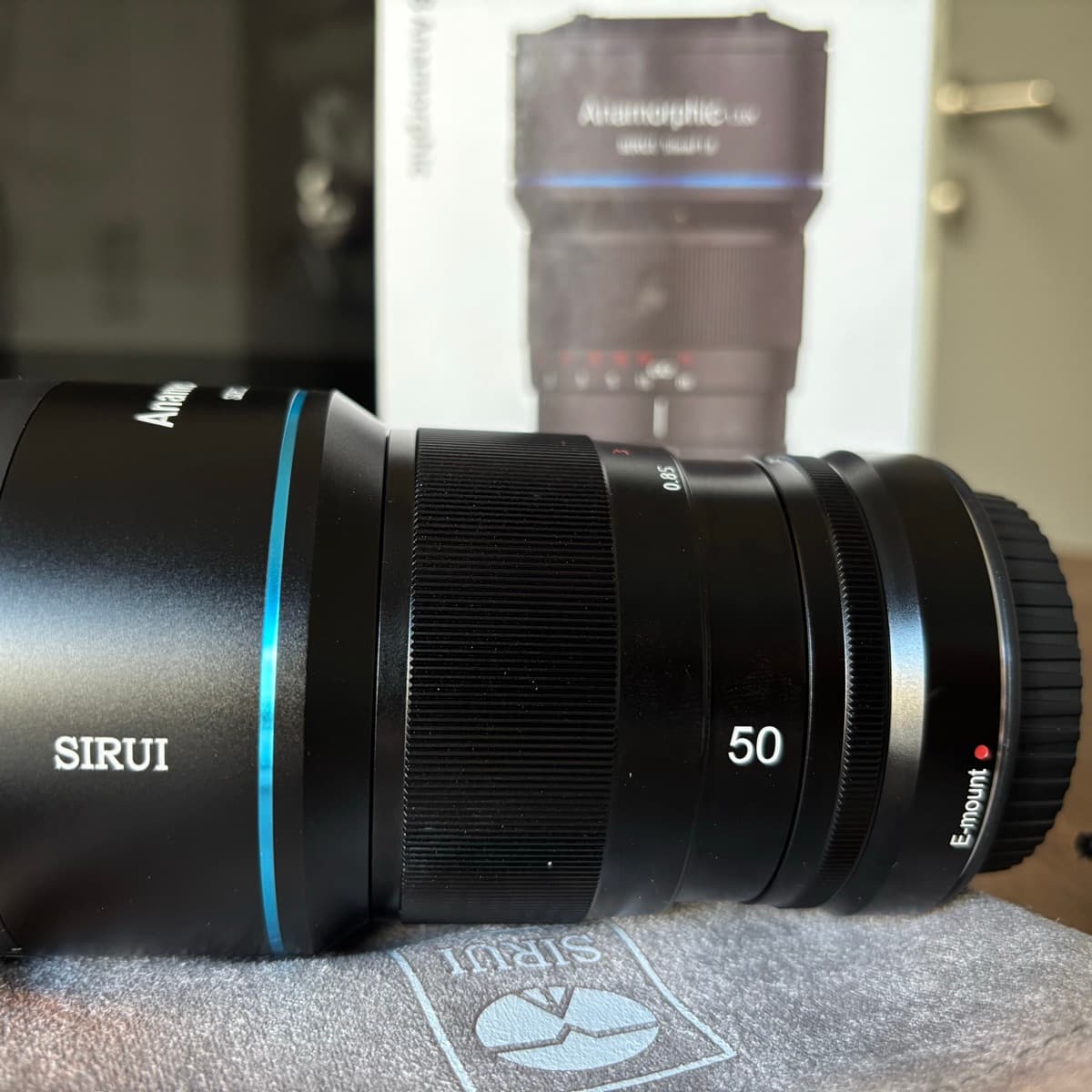 Sirui 50mm f/1.8 Anamorphic linsa