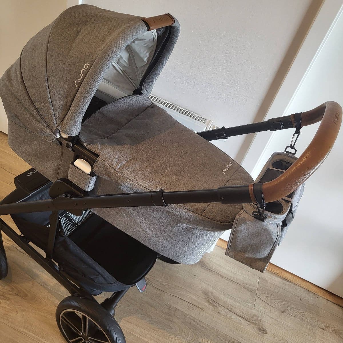 Nuna barnavagn og kerra