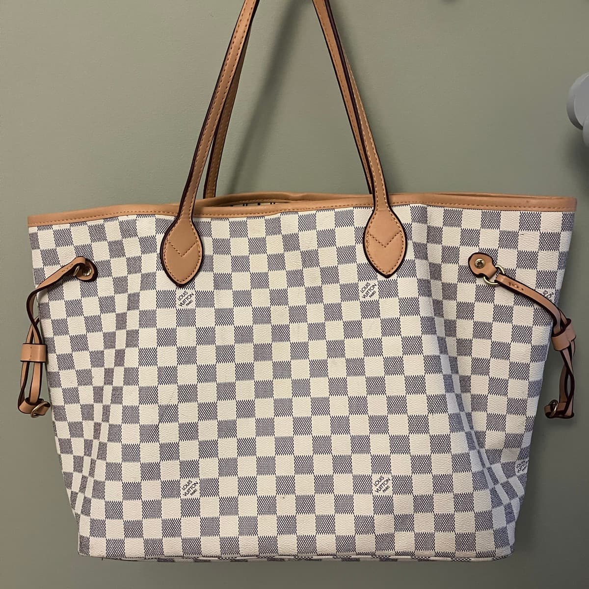 Louis Vuitton Neverfull taska