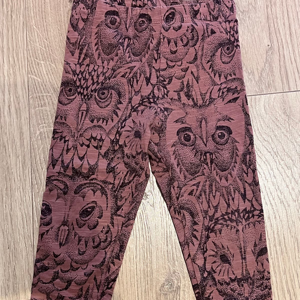 Mynstraðar leggings með uglutrykk