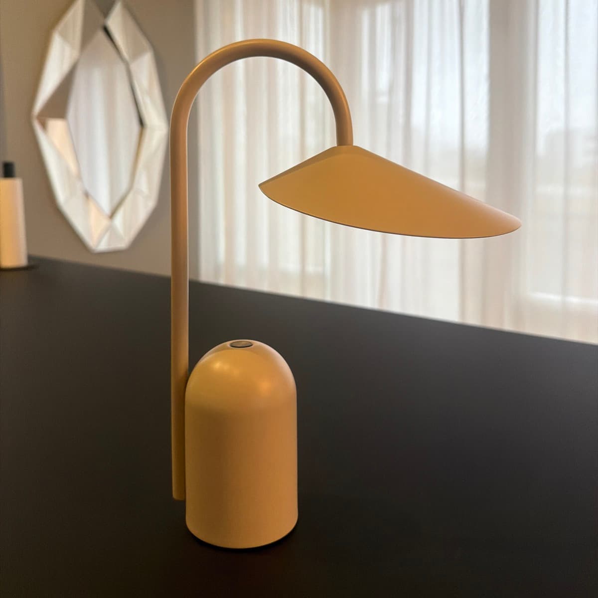 Arum potable lamp