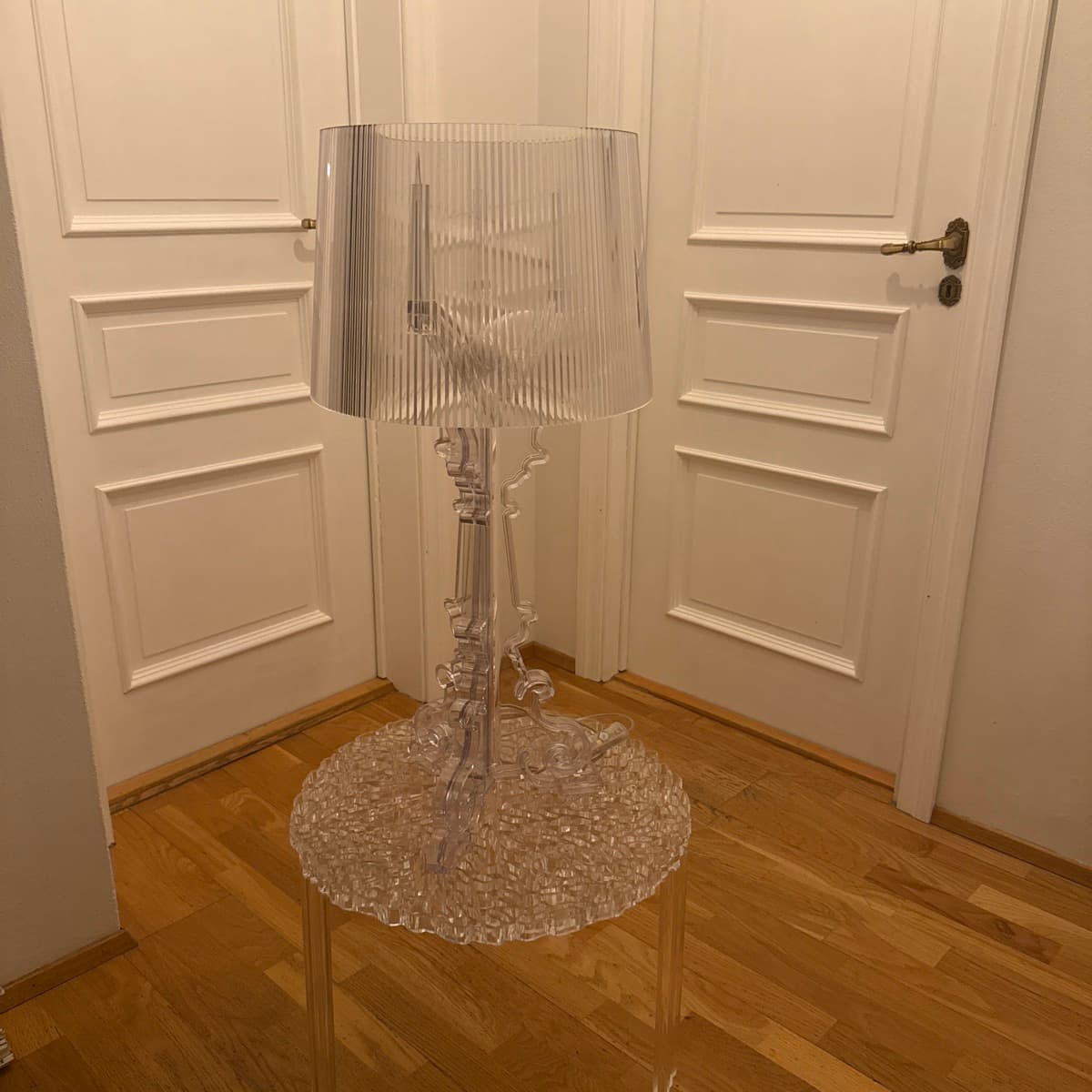 Kartell Bourgie lampi og Sparkle borð