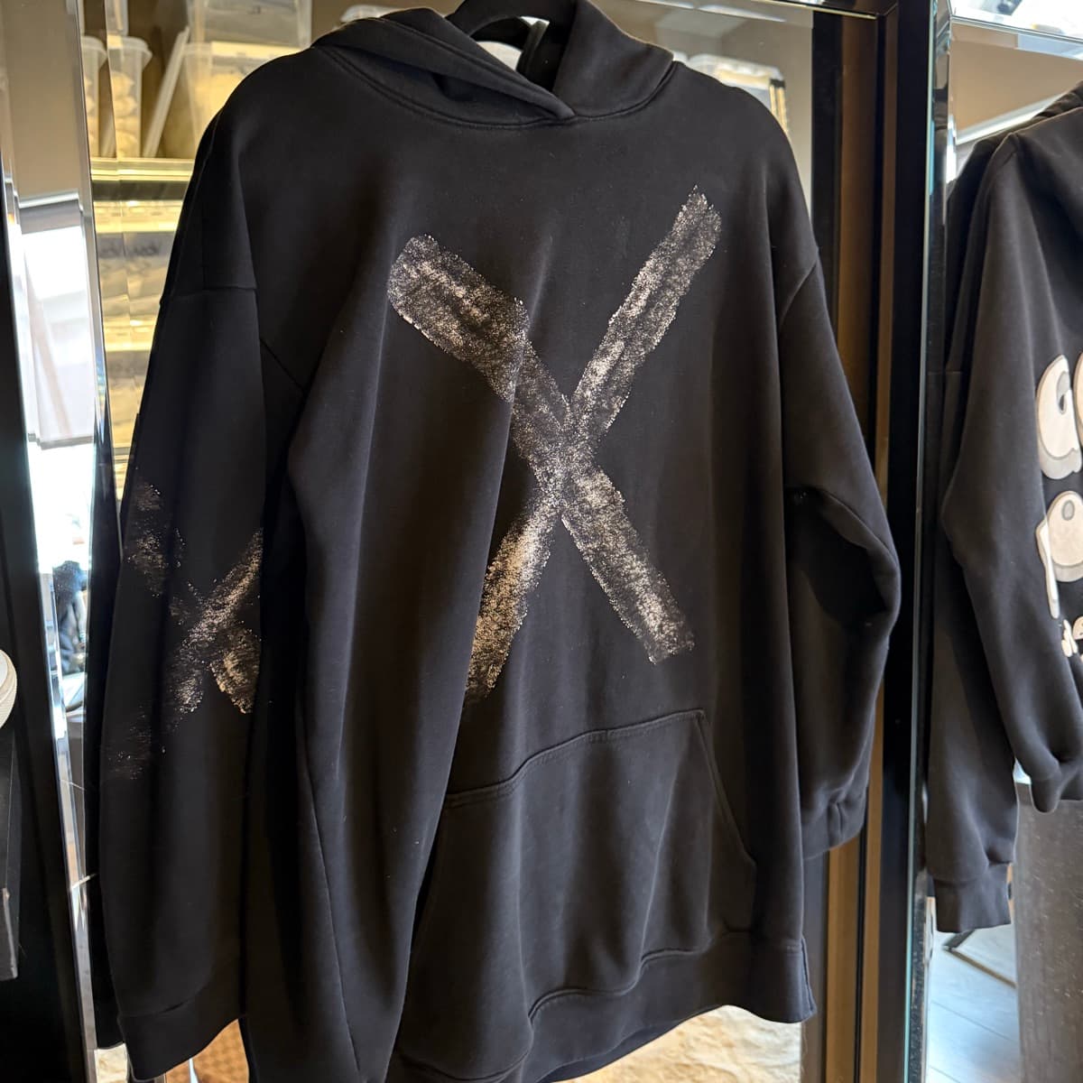 Inklaw Clothing hettupeysa