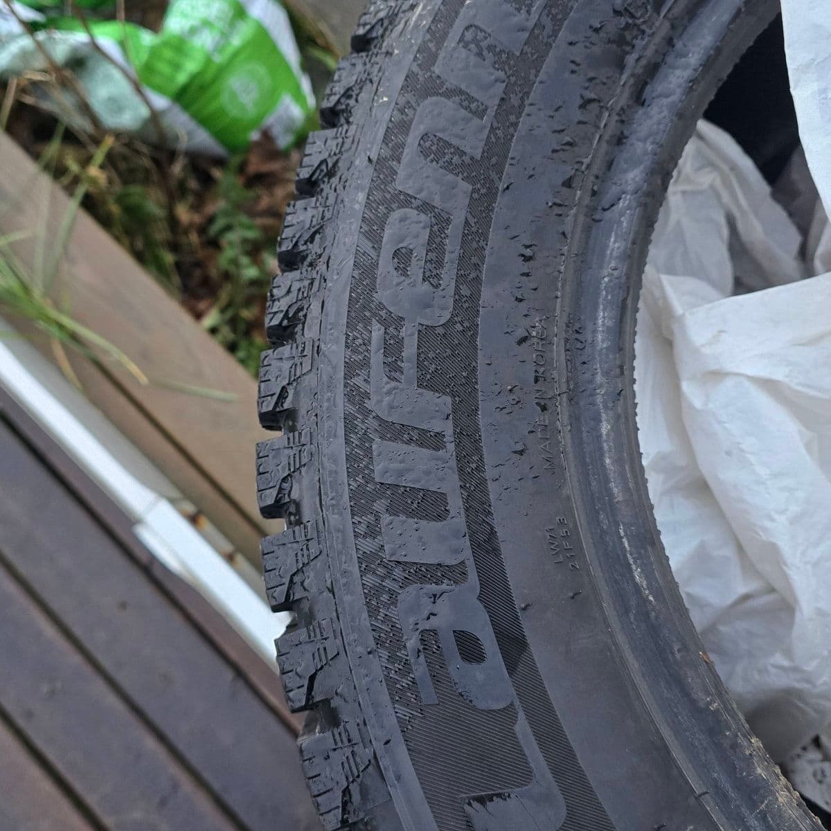 4stk Laufenn nagladekk 225/60 R17 – Mjög góð mönster / Great tread depth