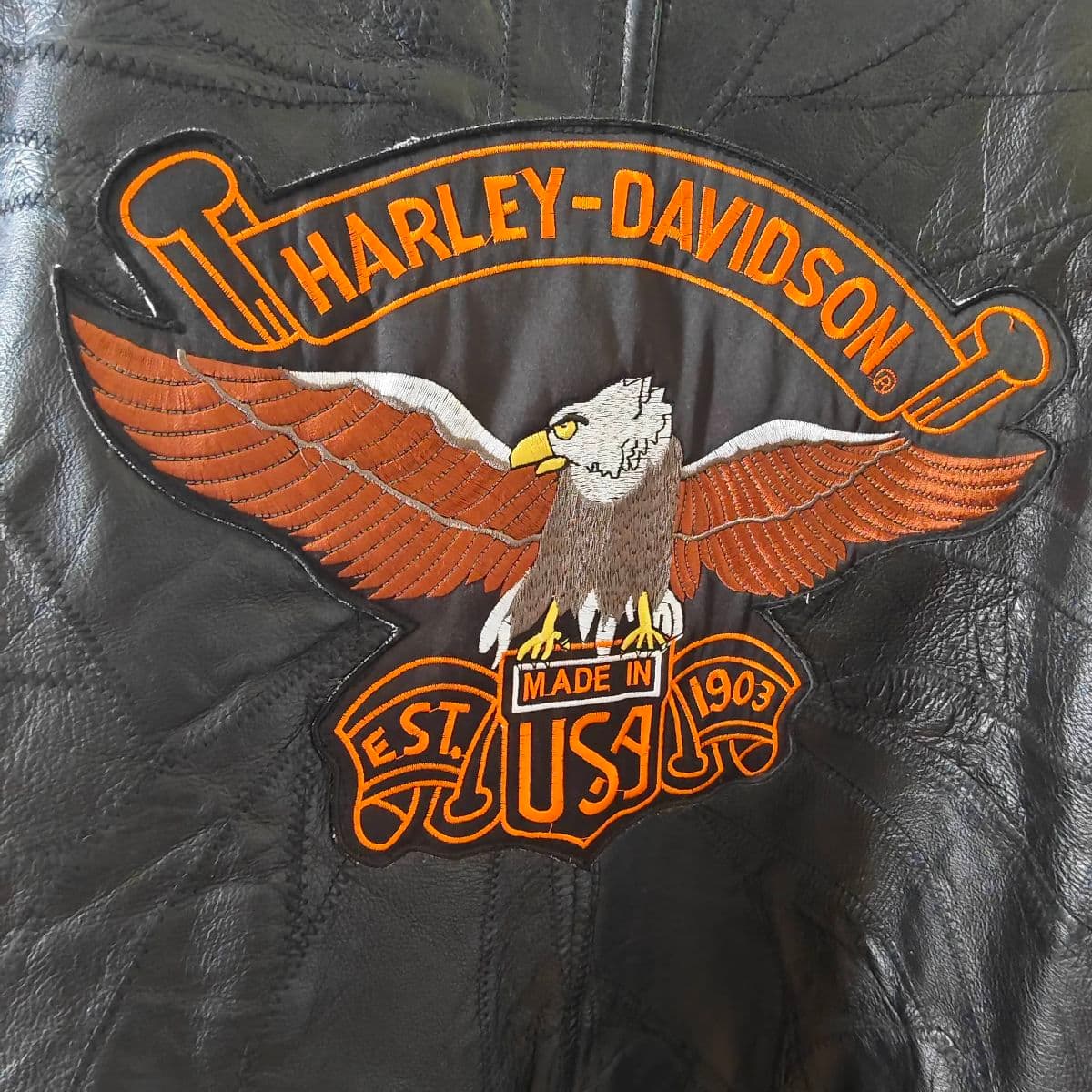 Vintage leðurjakki með Harley-Davidson merki 🦅