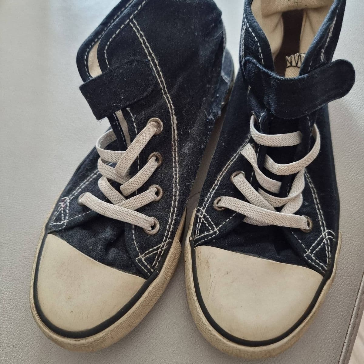 Dr. Martens stígvél str 36 og strigaskór str. 31