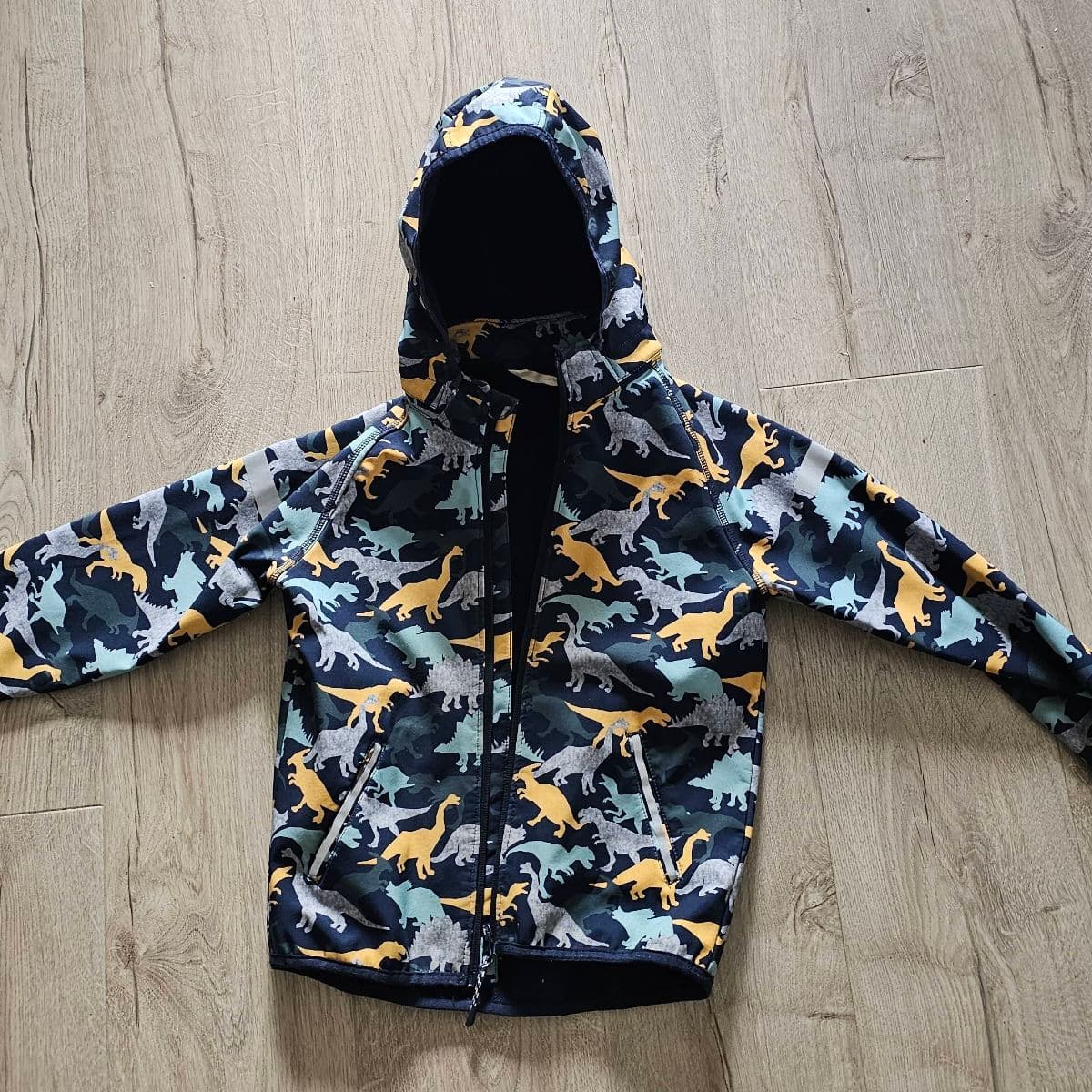 H&M risaeðlujakki