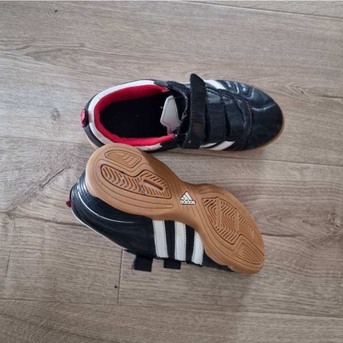 Adidas innanhússkór