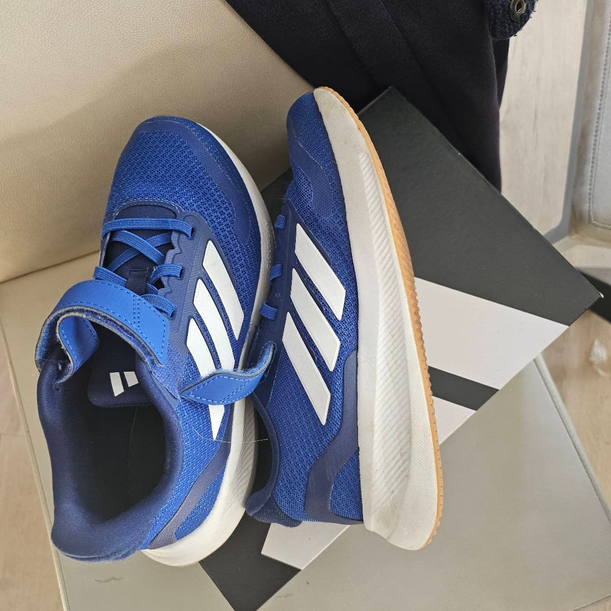 Adidas strigaskór