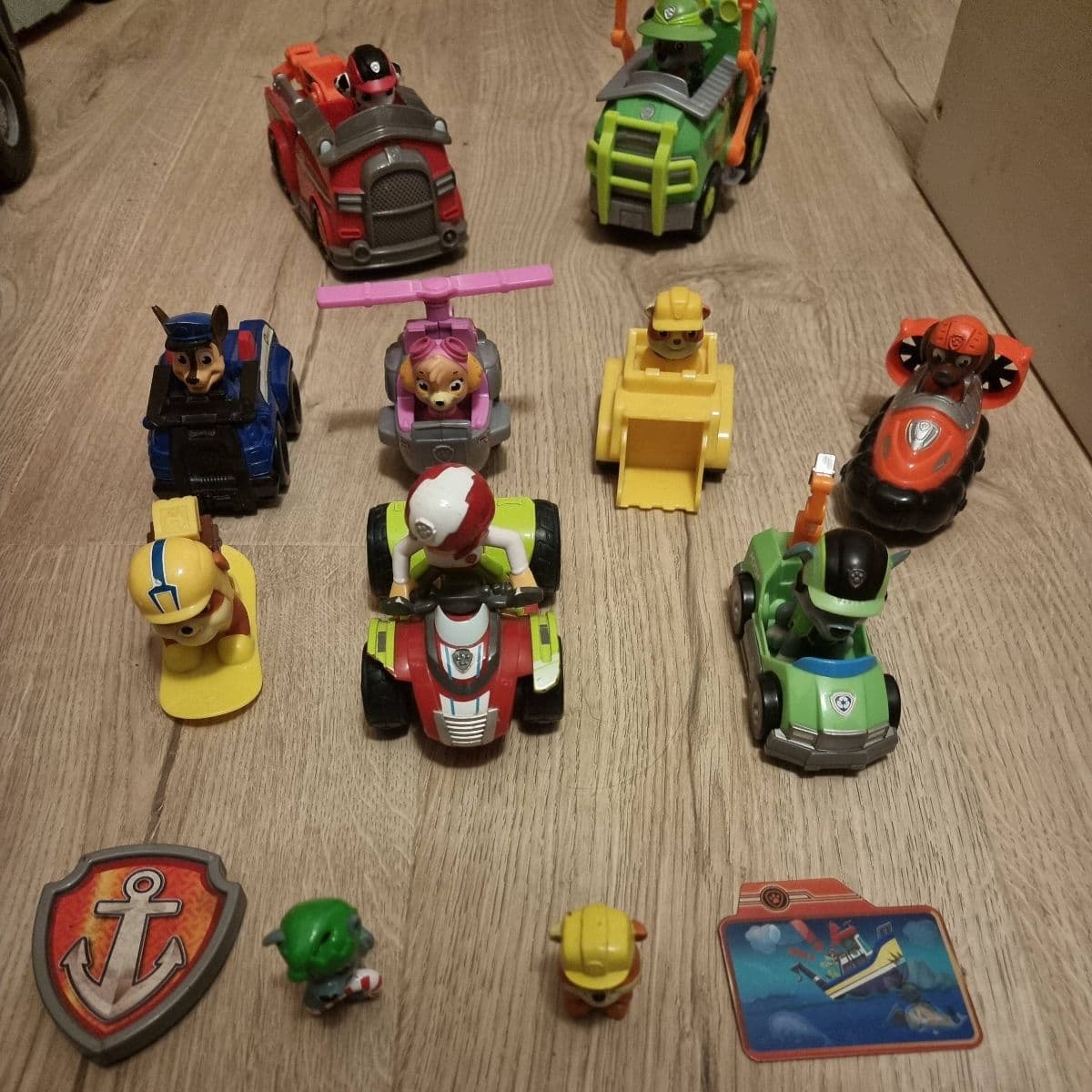 Hvolpasveitar og PJ Mask leikföng