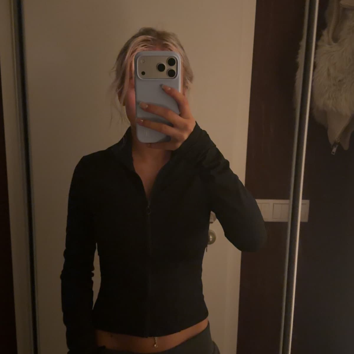 Lululemon rennd peysa