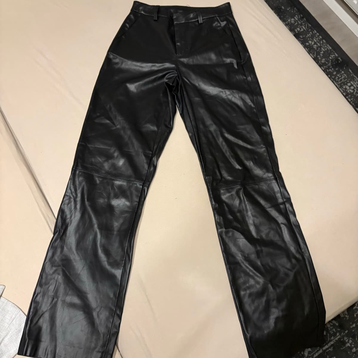 Vero Moda leðurlíkisbuxur