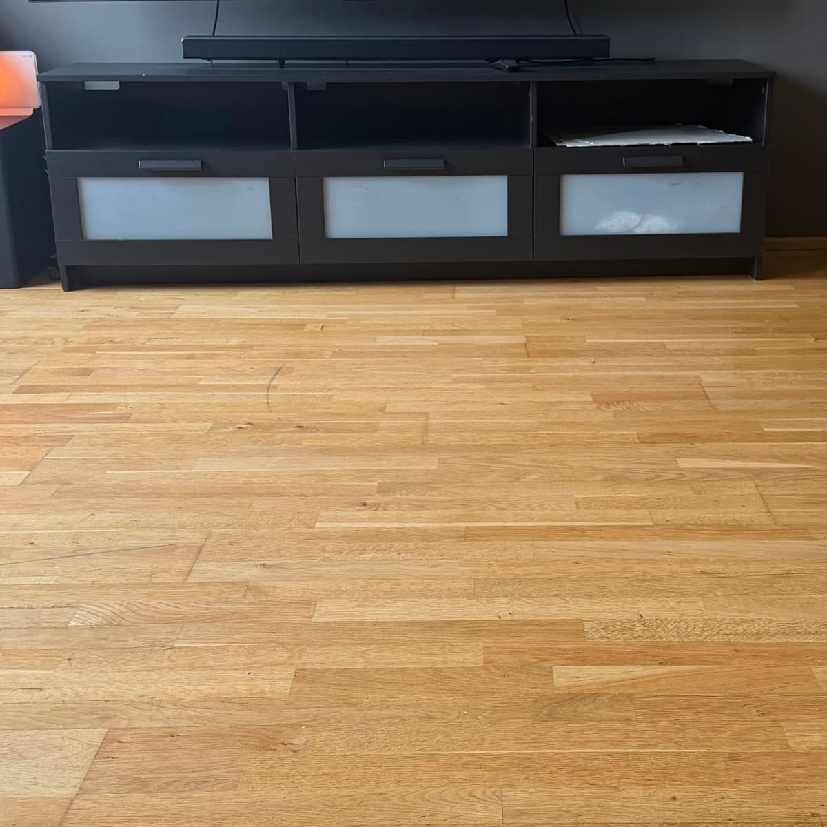 Sjónvarpsbekkur