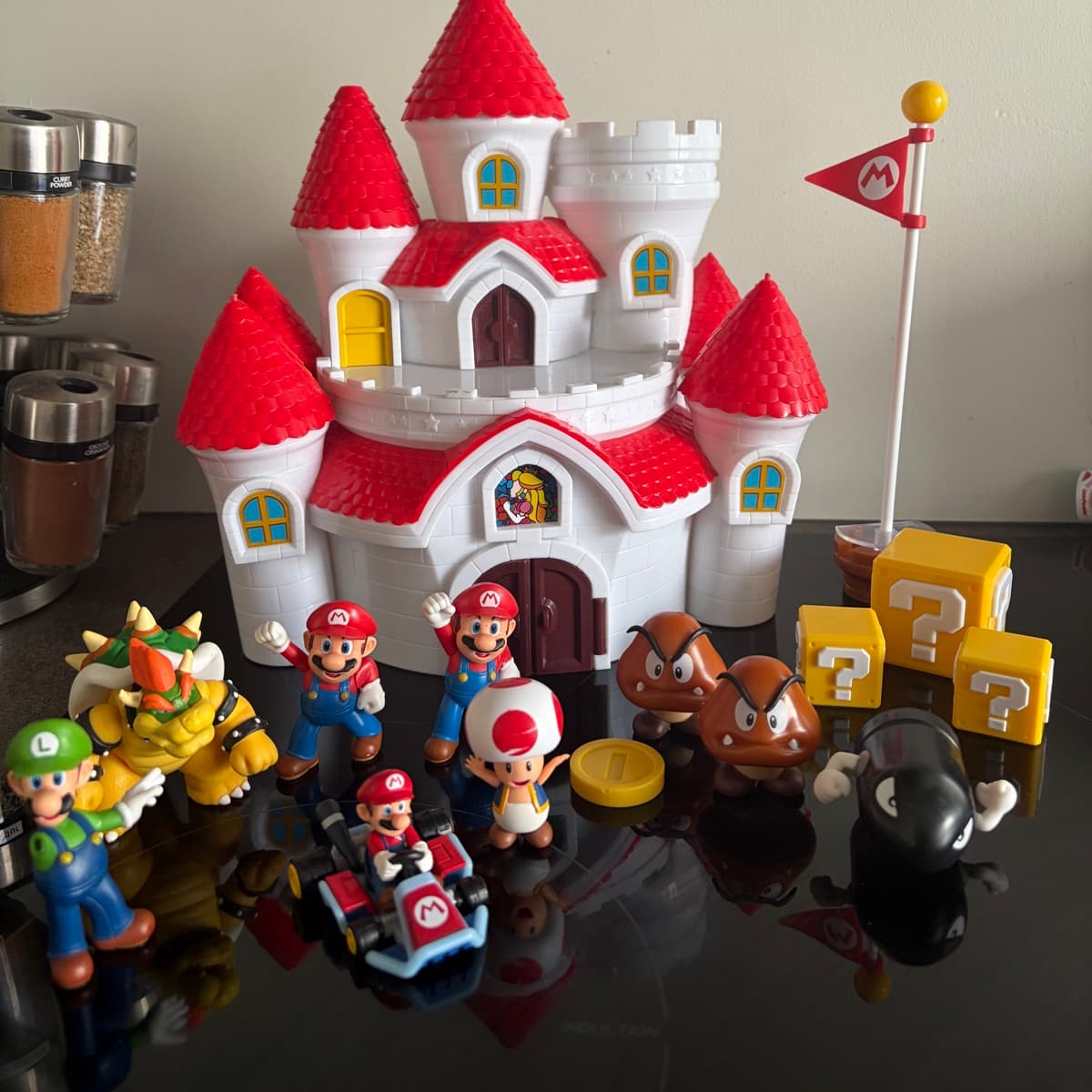 Super Mario kastali og fígúrur