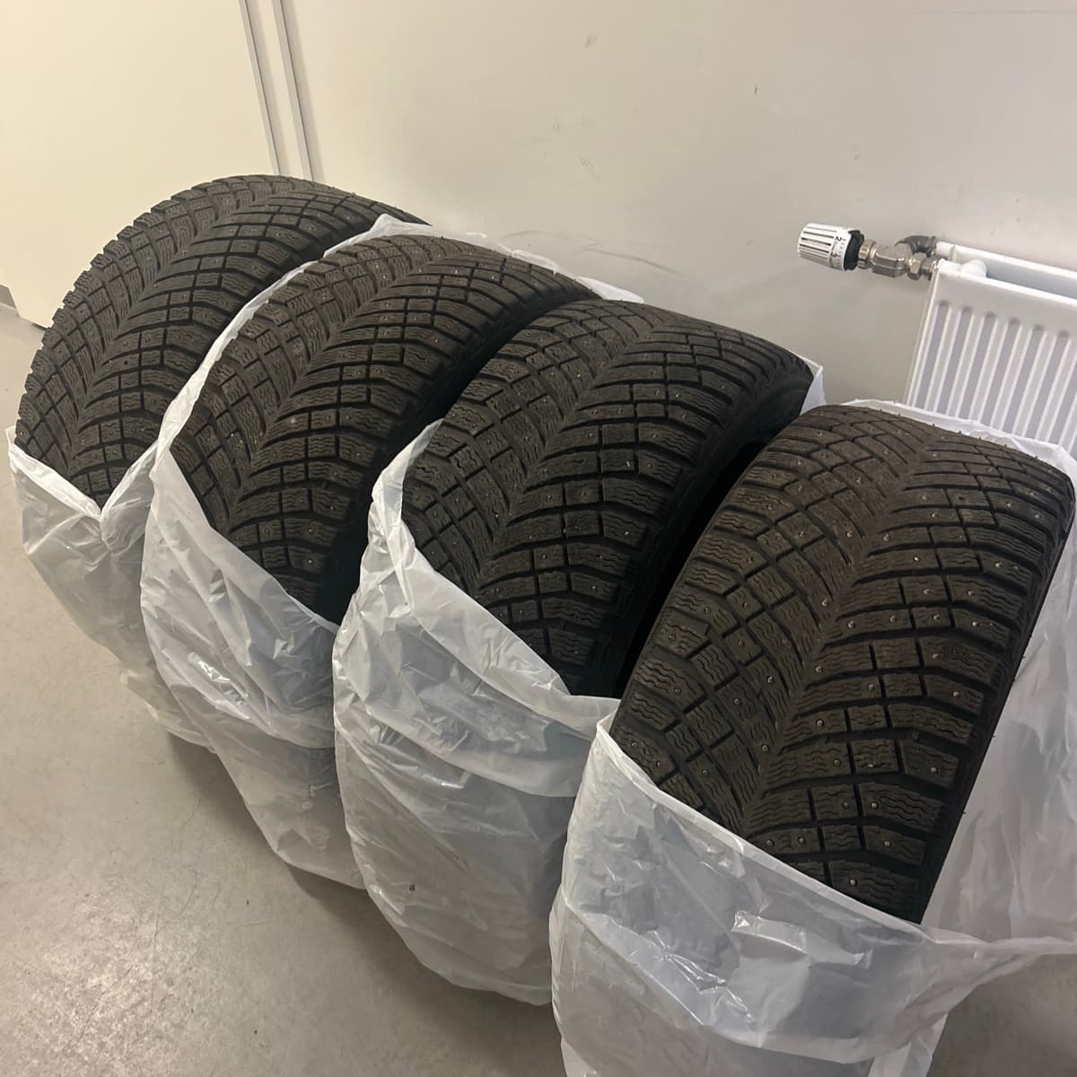 MICHELIN X-ICE NORTH 4 255/45R20 Nagladekk