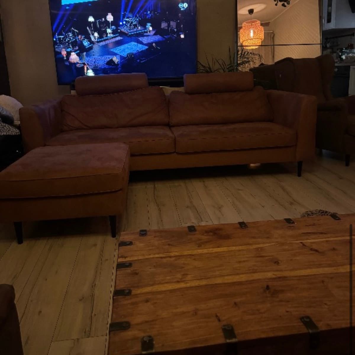 Sófi, skemill og sófaborð