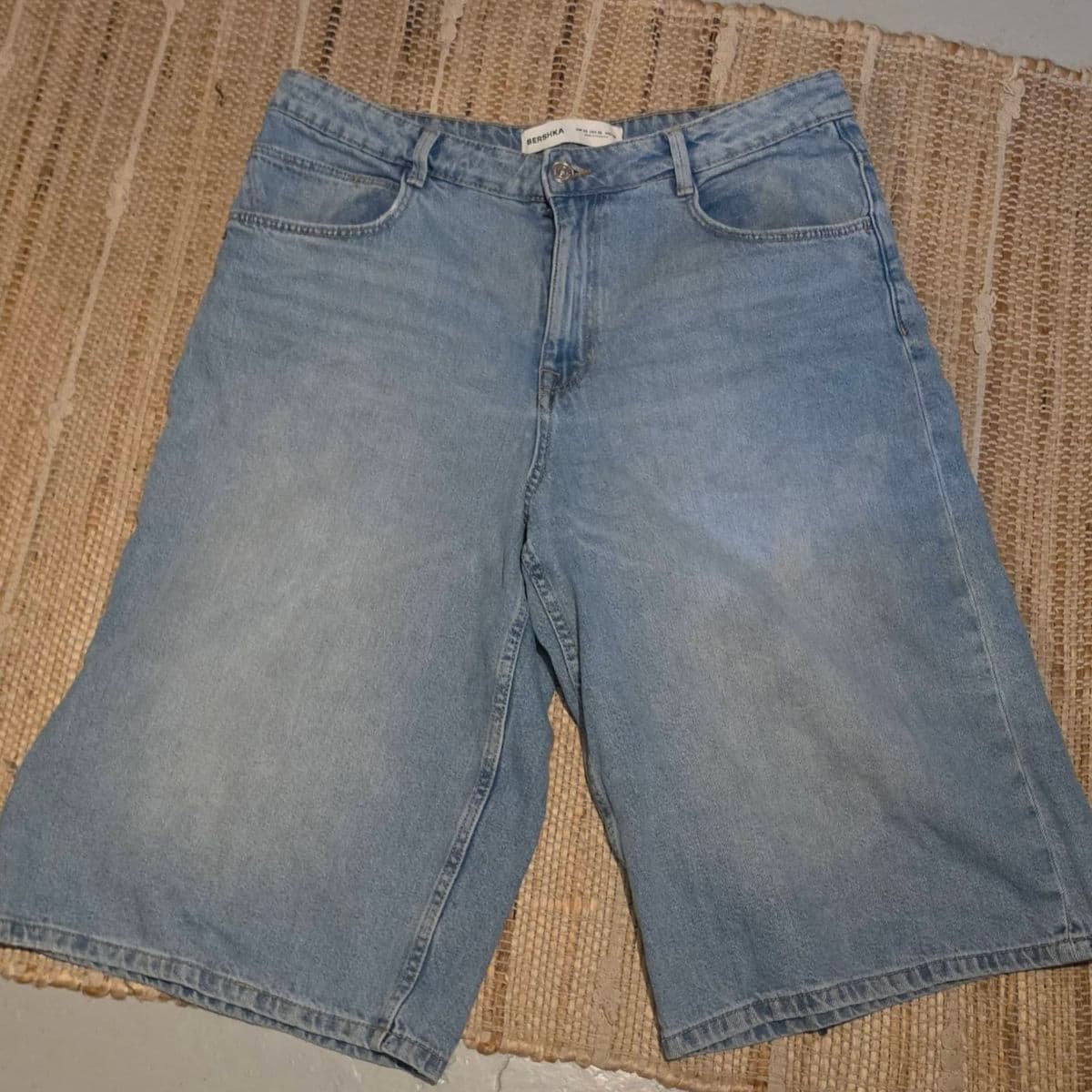 BERSHKA gallastuttbuxur (EUR 40)
