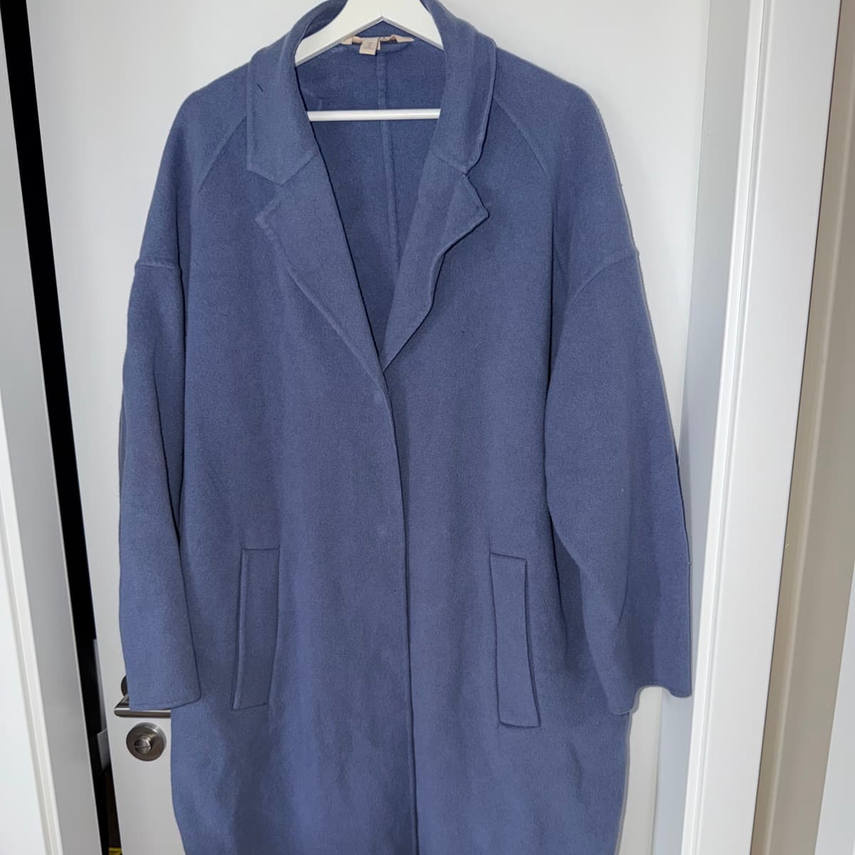 Blá síð kápa úr H&M