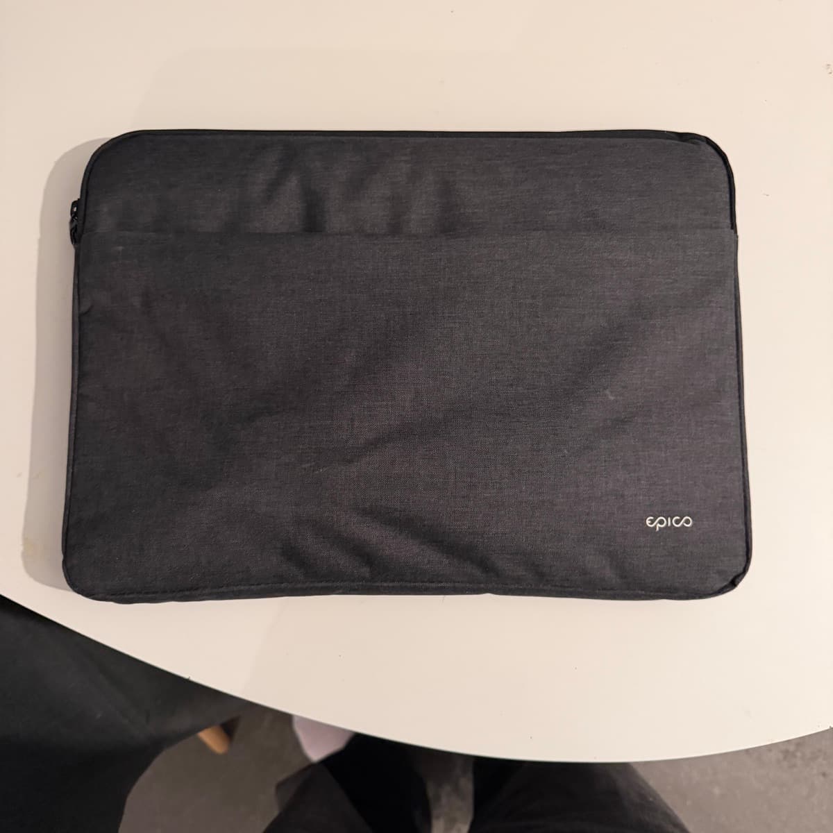 MacBook air 15” 2023 árgerð og Epico taska