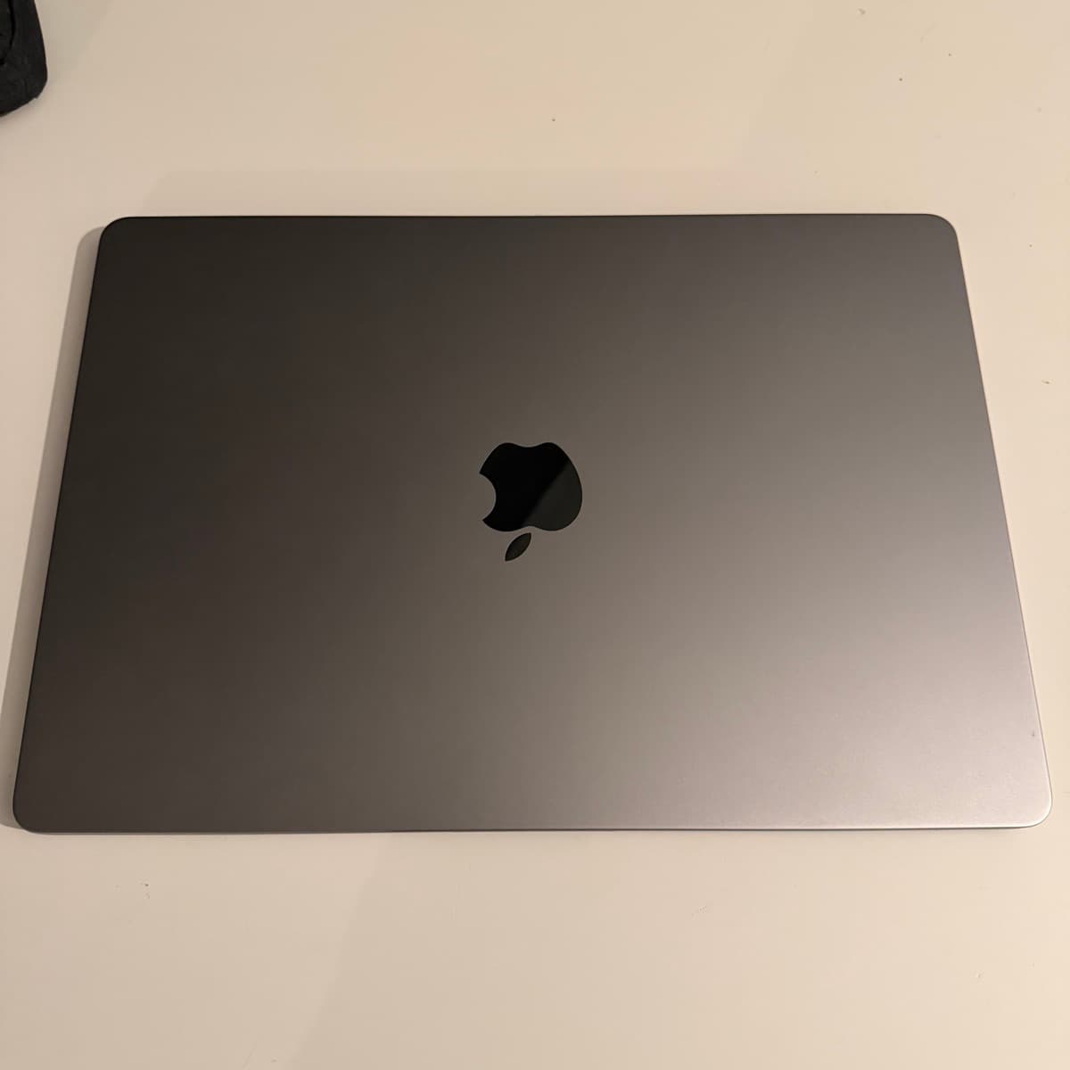 MacBook air 15” 2023 árgerð og Epico taska