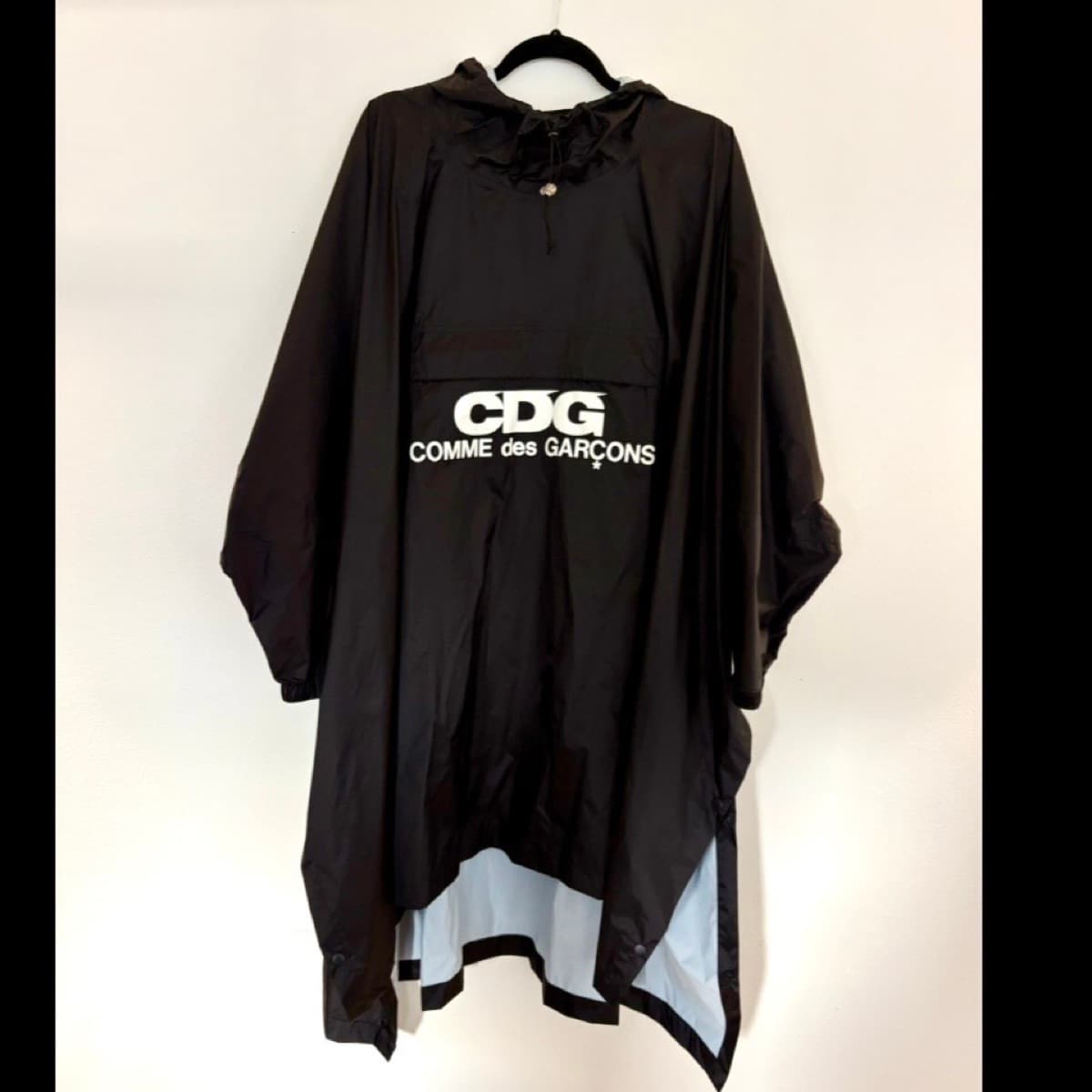 CDG Comme des Garçons regnslá