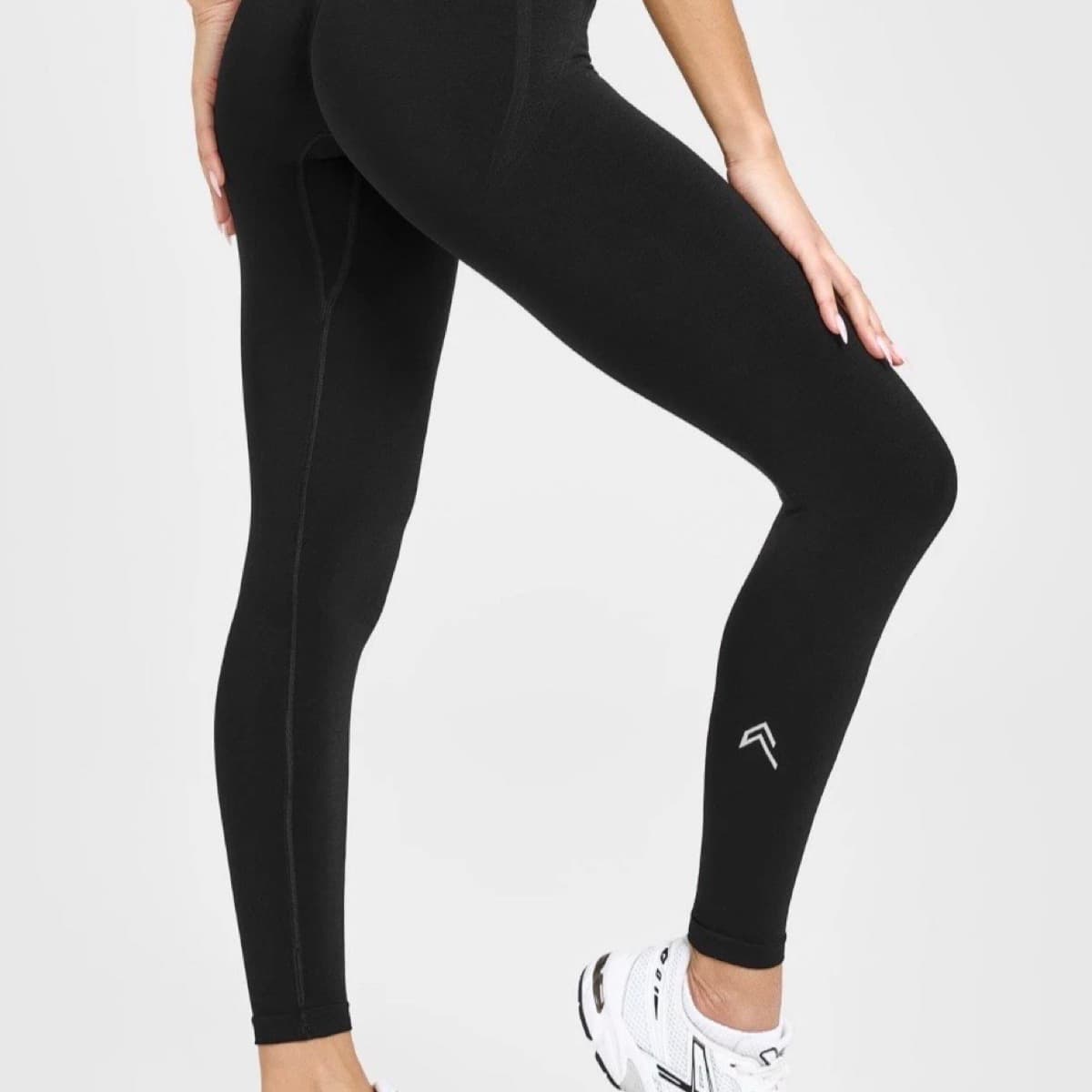 Oner active EFFORTLESSLIFT SEAMLESS LEGGINGS WITH WHITE LOGO - Black