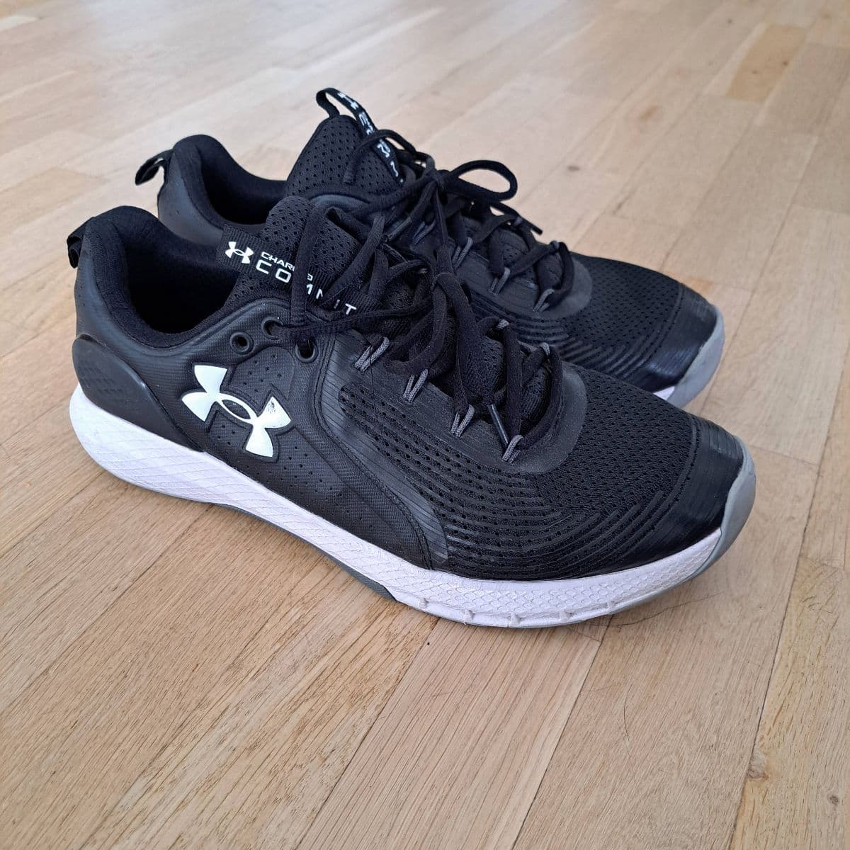 Under Armour Charged Commit íþróttaskór