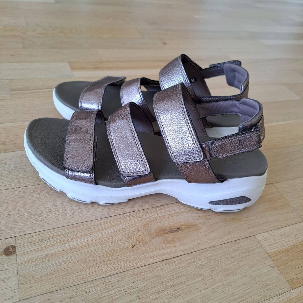 Skechers sandalar
