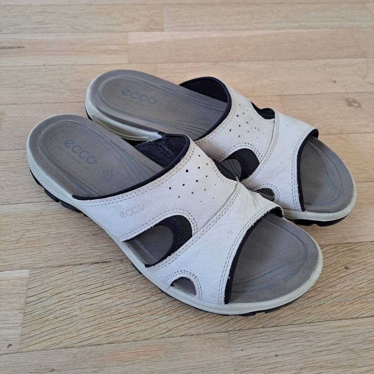 Ecco sandalar