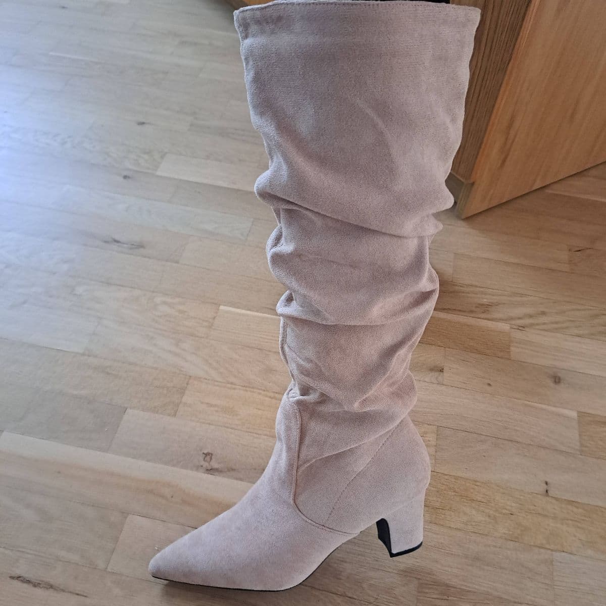 Háskafta stígvél