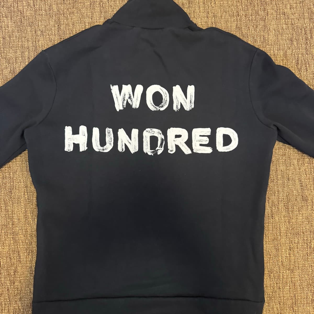 Won Hundred peysa