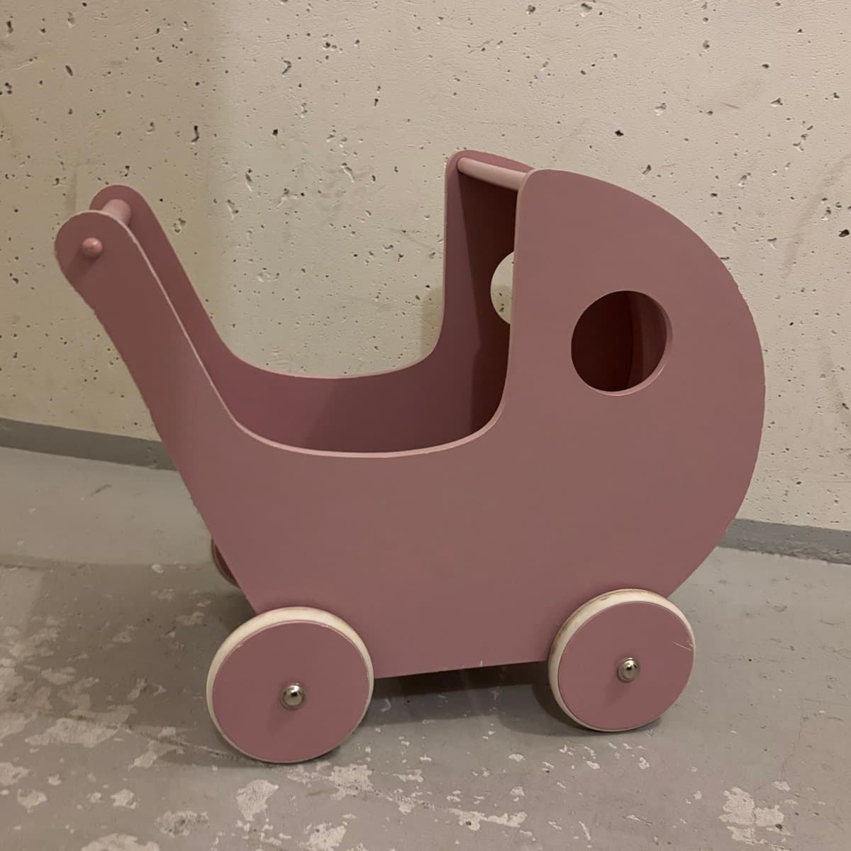 Dúkkuvagn úr tré